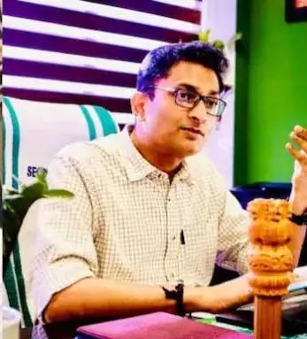 केरल के निलंबित आईएएस अधिकारी N प्रशांत ने पीछे हटने से किया इनकार केरल के निलंबित आईएएस अधिकारी N प्रशांत ने पीछे हटने से किया इनकार