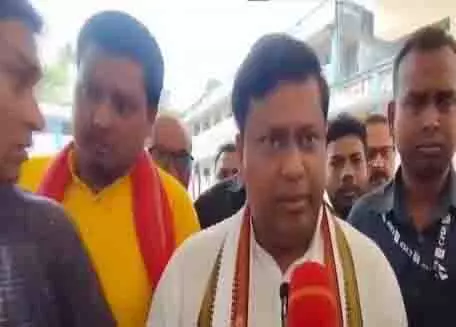 पश्चिम बंगाल BJP अध्यक्ष सुकांत मजूमदार ने केंद्र से केंद्रीय बलों की तैनाती बढ़ाने का किया आग्रह पश्चिम बंगाल BJP अध्यक्ष सुकांत मजूमदार ने केंद्र से केंद्रीय बलों की तैनाती बढ़ाने का किया आग्रह