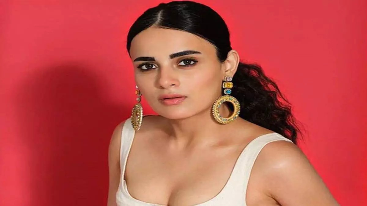 राधिका मदान ने कॉस्मेटिक सर्जरी की अफवाहों को किया खारिज राधिका मदान ने कॉस्मेटिक सर्जरी की अफवाहों को किया खारिज