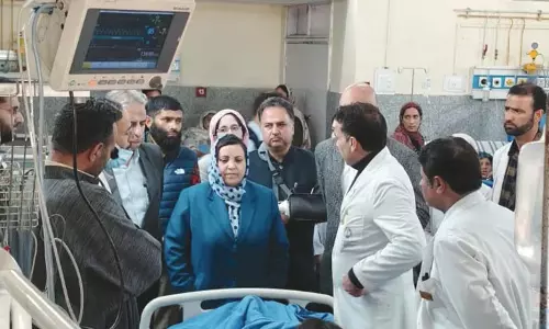 सकीना इटू ने श्रीनगर में एसकेआईएमएस, एसएमएचएस अस्पताल का दौरा किया सकीना इटू ने श्रीनगर में एसकेआईएमएस, एसएमएचएस अस्पताल का दौरा किया