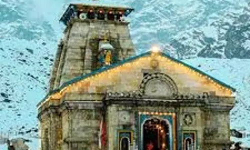 Uttarakhand: कपाट खुलते ही धामों में होगी हेलीकॉप्टर से पुष्प वर्षा Uttarakhand: कपाट खुलते ही धामों में होगी हेलीकॉप्टर से पुष्प वर्षा