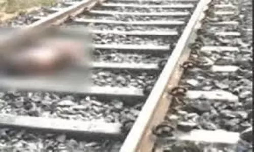 Amethi : ट्रेन की चपेट में आने से ट्रक चालक की मौत