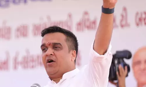हर्ष संघवी ने अखिलेश-केजरीवाल पर लगाया गलत सूचना फैलाने का आरोप, कहा- 10वीं कक्षा के फर्जी नतीजे शेयर किए हर्ष संघवी ने अखिलेश-केजरीवाल पर लगाया गलत सूचना फैलाने का आरोप, कहा- 10वीं कक्षा के फर्जी नतीजे शेयर किए
