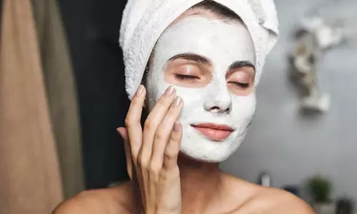 Skin Care: जानिए चेहरे पर दही लगाने के फायदे