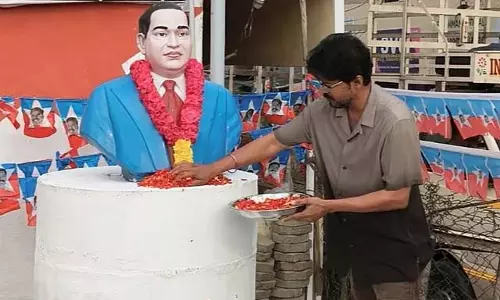 Vijay ने अंबेडकर प्रतिमा पर श्रद्धांजलि अर्पित की