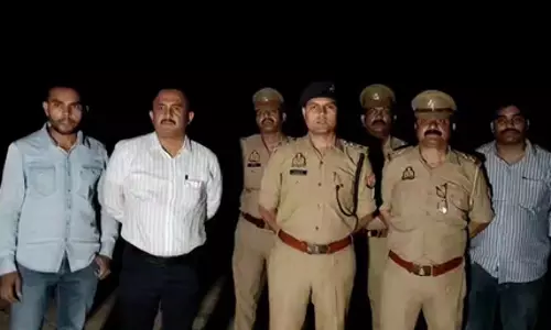 पुलिस और बदमाशों के बीच मुठभेड़, एक बदमाश घायल, तीन गिरफ्तार पुलिस और बदमाशों के बीच मुठभेड़, एक बदमाश घायल, तीन गिरफ्तार