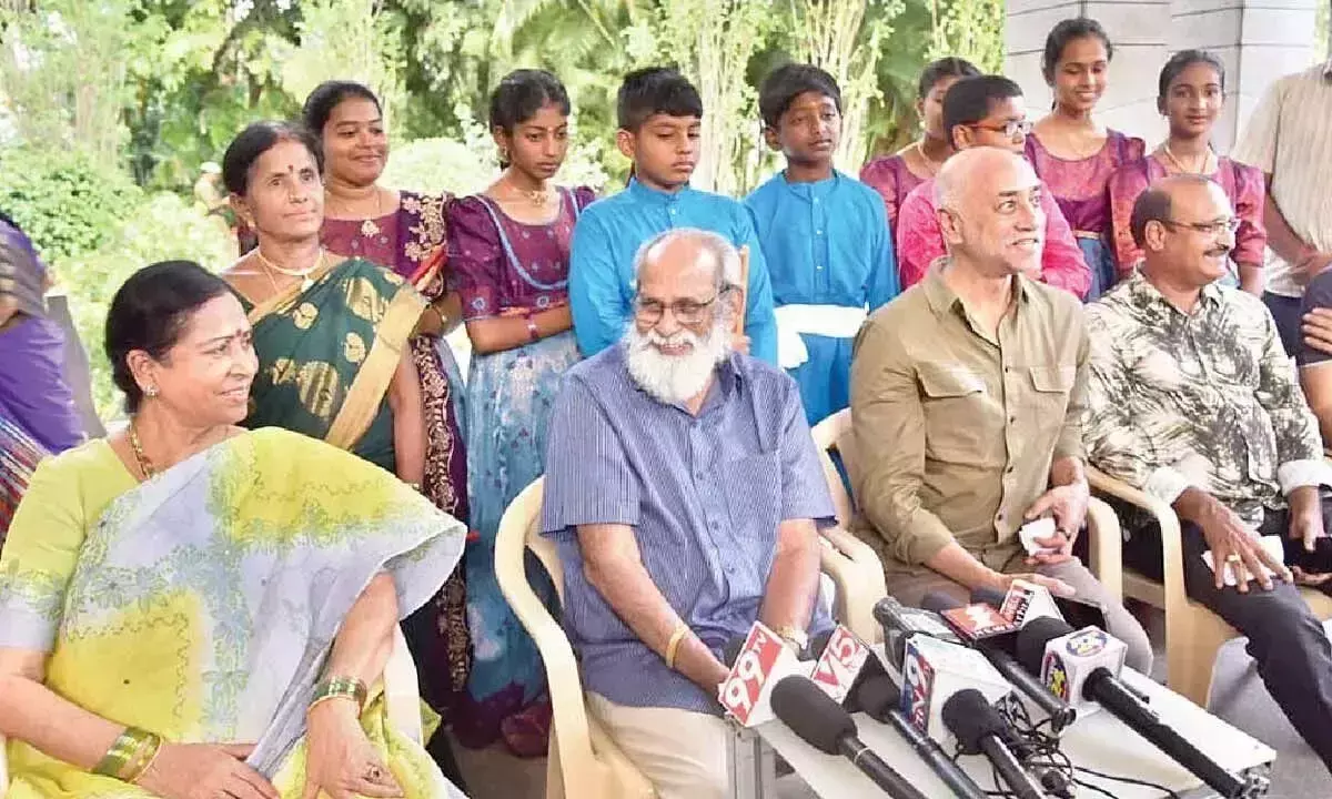 Andhra: अरुणा कुमारी की आत्मकथा महिलाओं के लिए प्रेरणा का स्रोत
