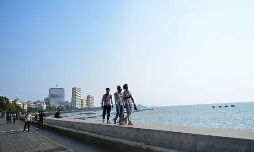 Mumbai: तटीय हवाओं के कारण तापमान 35 डिग्री सेल्सियस से नीचे, फिलहाल भीषण गर्मी से राहत Mumbai: तटीय हवाओं के कारण तापमान 35 डिग्री सेल्सियस से नीचे, फिलहाल भीषण गर्मी से राहत