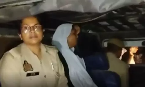 पत्नी ने अपने पति को छत से दिया धक्का? मृतक की मां का आरोप, बहू-बेटे के बीच हमेशा कलह होती रहती थी पत्नी ने अपने पति को छत से दिया धक्का? मृतक की मां का आरोप, बहू-बेटे के बीच हमेशा कलह होती रहती थी