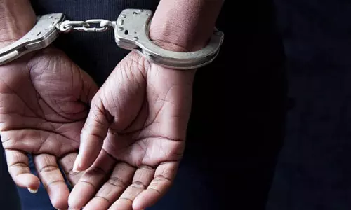 पुलिस ने ऑटो लिफ्टर को दबोचा, चोरी की मोटरसाइकिल और स्कूटी बरामद
