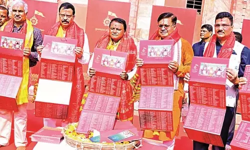 Puri आए मुख्यमंत्री ने इस वर्ष के कैलेंडर का अनावरण किया