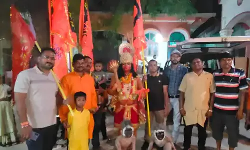 शोभायात्रा में हनुमान जी की झांकी रही आकर्षण का केंद्र