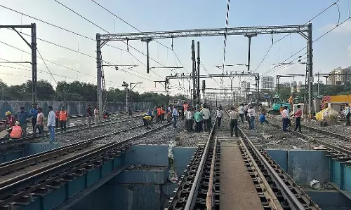 Maharashtra : मीठी नदी पर बने 135 साल पुराने पुल को बदला गया