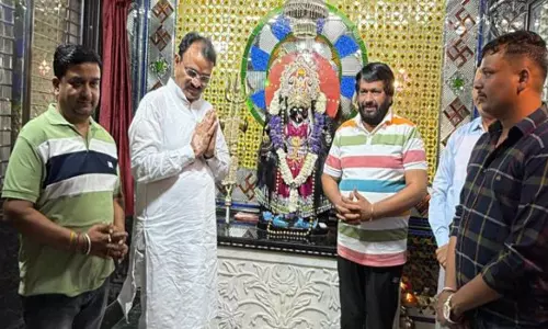 Ajmer: उपमुख्यमंत्री पहुंचे राजगढ़ धाम चम्पालाल महाराज से लिया विशेष आशीर्वाद Ajmer: उपमुख्यमंत्री पहुंचे राजगढ़ धाम चम्पालाल महाराज से लिया विशेष आशीर्वाद