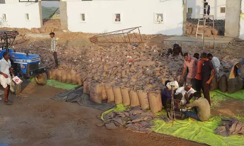 MP : कई किसानों ने गेहूं भंडारण के लिए समाधान की मांग की MP : कई किसानों ने गेहूं भंडारण के लिए समाधान की मांग की