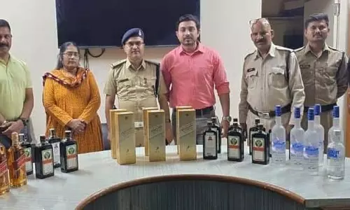 Indore : अवैध रूप से महंगी शराब बेचने के आरोप में एक व्यक्ति गिरफ्तार, 1.36 लाख की शराब बरामद
