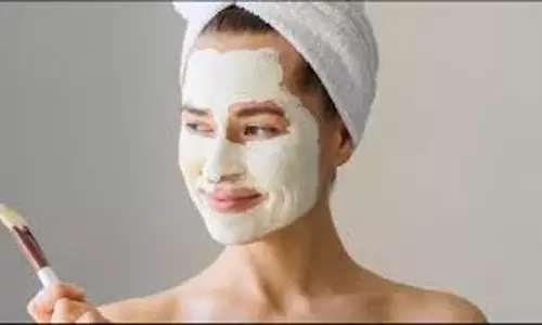 Skin Care: गर्मियों में तेज धूप के कारण अगर आपकी त्वचा काली पड़ गई है तो अपनाएं ये घरेलू उपाय Skin Care: गर्मियों में तेज धूप के कारण अगर आपकी त्वचा काली पड़ गई है तो अपनाएं ये घरेलू उपाय