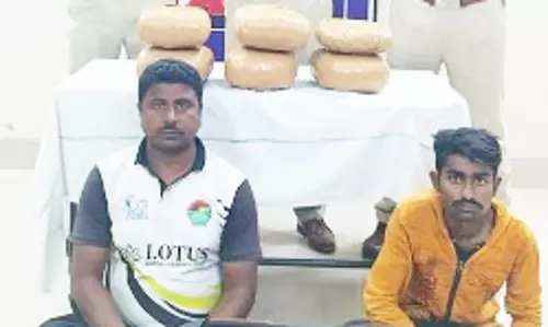 जनरल कोच में दो गांजा तस्कर गिरफ्तार, पूरी-अहमदाबाद एक्सप्रेस में कर रहे थे सफर