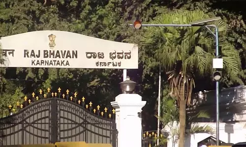 Karnataka : राजभवन के पास पेट्रोल डालकर आत्महत्या का प्रयास