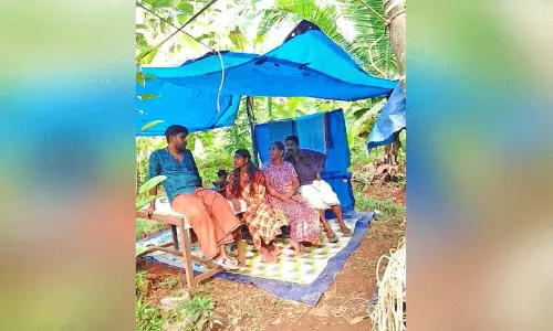मकान और जमीन जब्त: गृहस्वामी और परिवार हाईवे पर