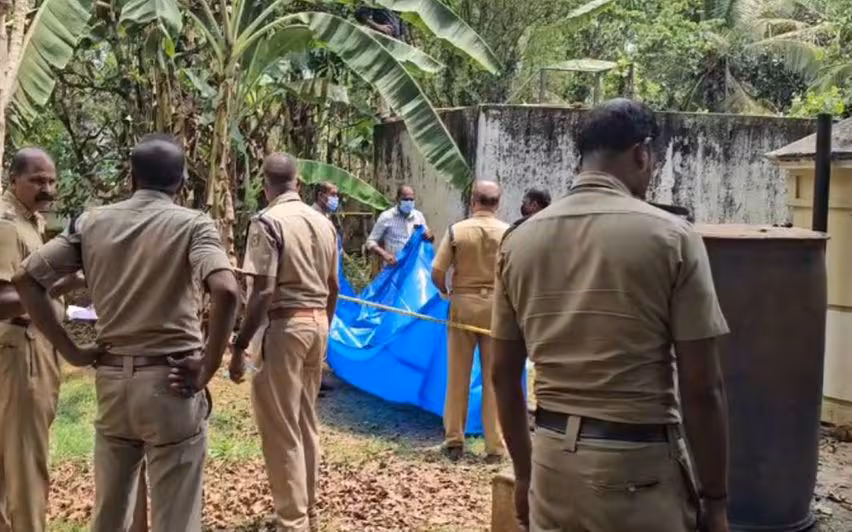 Malappuram में खाली पड़े घर के पानी के टैंक में महिला का शव मिला जांच जारी Malappuram में खाली पड़े घर के पानी के टैंक में महिला का शव मिला जांच जारी