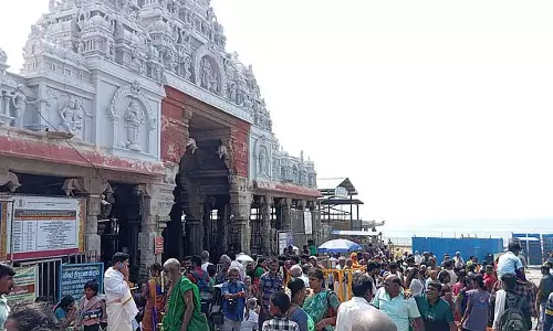 तमिल नववर्ष: हजारों भक्त तिरुचेंदूर मंदिर में दर्शन के लिए पहुंचे