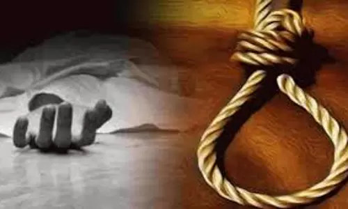 Moradabad में पेड़ से लटका मिला युवती का शव, पुलिस ने शुरू की जांच Moradabad में पेड़ से लटका मिला युवती का शव, पुलिस ने शुरू की जांच