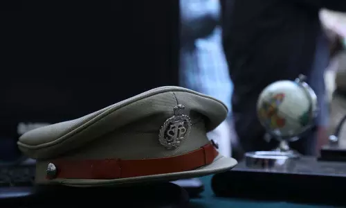By Force: भारतीय पुलिसकर्मियों के जाति, धर्म और लिंग पूर्वाग्रह पर संपादकीय By Force: भारतीय पुलिसकर्मियों के जाति, धर्म और लिंग पूर्वाग्रह पर संपादकीय