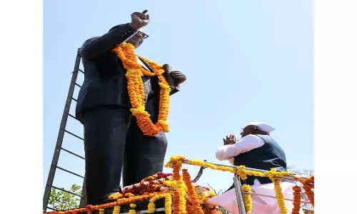 Jaipur: राज्यपाल ने बाबा साहेब डॉ. भीमराव अम्बेडकर जयंती पर पुष्पांजलि अर्पित की