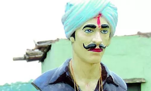 Telangana: जोडेघाट में थुडुम देब्बा की मुलाकात कोमाराम भीम से हुई Telangana: जोडेघाट में थुडुम देब्बा की मुलाकात कोमाराम भीम से हुई