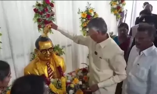 आंध्र के CM-YSRC प्रमुख ने BR अंबेडकर को श्रद्धांजलि दी आंध्र के CM-YSRC प्रमुख ने BR अंबेडकर को श्रद्धांजलि दी