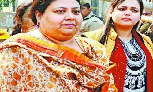 Bareilly: शहला ताहिर पर 47 करोड़ के घोटाले का आरोप, जांच एजेंसियों ने कसा शिकंजा Bareilly: शहला ताहिर पर 47 करोड़ के घोटाले का आरोप, जांच एजेंसियों ने कसा शिकंजा