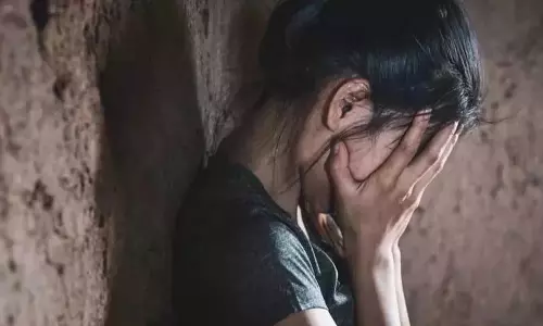 बेटी ने अफेयर का किया पर्दाफाश, मां ने ऐसे लिया बदला