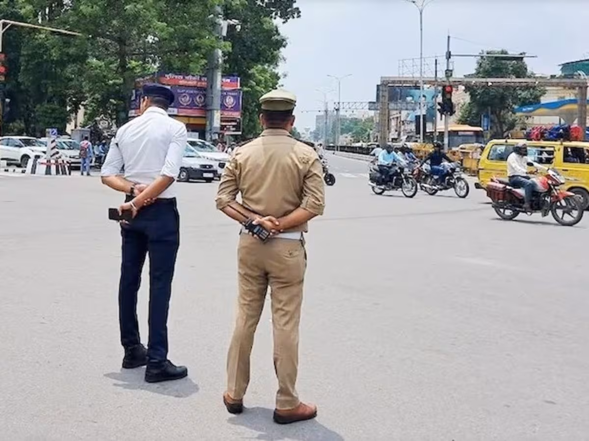 Bareilly में ट्रैफिक का हाल बेहाल, कुछ वाहनों पर 60 तक चालान Bareilly में ट्रैफिक का हाल बेहाल, कुछ वाहनों पर 60 तक चालान