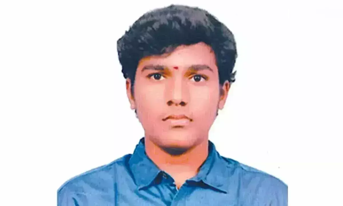 Andhra: चंदू ने इंटर प्रथम वर्ष में 462 अंक प्राप्त किए Andhra: चंदू ने इंटर प्रथम वर्ष में 462 अंक प्राप्त किए
