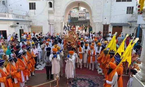 Amritsar में बैसाखी का त्यौहार धूमधाम से मनाया गया