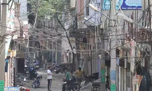 Punjab: ढीले लटकते तारों को ठीक करें, चेतावनी संकेत प्रदर्शित करें Punjab: ढीले लटकते तारों को ठीक करें, चेतावनी संकेत प्रदर्शित करें