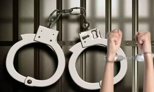 Hardoi: पुलिस ने किया बड़ा खुलासा, 30 लाख की अफीम के साथ तीन तस्कर गिरफ्तार Hardoi: पुलिस ने किया बड़ा खुलासा, 30 लाख की अफीम के साथ तीन तस्कर गिरफ्तार
