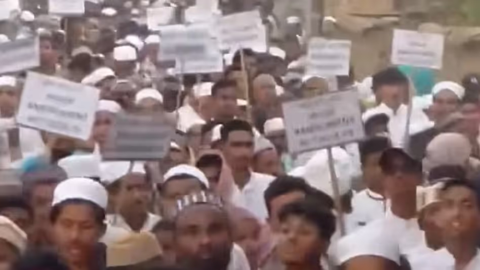Assam : वक्फ अधिनियम के खिलाफ विरोध प्रदर्शन के बीच कछार जिले में प्रतिबंध लगाए गए Assam : वक्फ अधिनियम के खिलाफ विरोध प्रदर्शन के बीच कछार जिले में प्रतिबंध लगाए गए