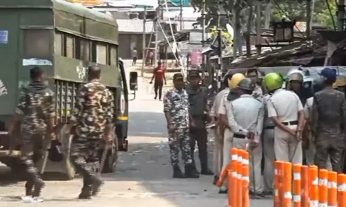 Kolkata: मुर्शिदाबाद हिंसा के बाद शांति, सुरक्षा बलों ने किया फ्लैग मार्च
