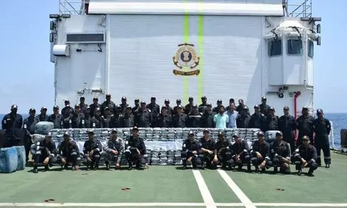 अरब सागर में मादक पदार्थ तस्करी नाकाम, 1,800 करोड़ की खेप पकड़ी: गुजरात एटीएस, तटरक्षक बल अरब सागर में मादक पदार्थ तस्करी नाकाम, 1,800 करोड़ की खेप पकड़ी: गुजरात एटीएस, तटरक्षक बल