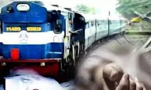 Ballia: ट्रेन की चपेट में आए रिटायर्ड बैंककर्मी, मौके पर हुई मौत Ballia: ट्रेन की चपेट में आए रिटायर्ड बैंककर्मी, मौके पर हुई मौत