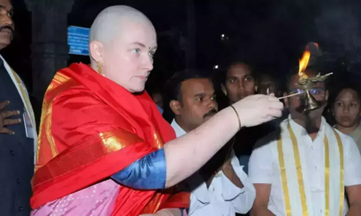 Pawan Kalyan की पत्नी ने बेटे के स्वस्थ होने पर तिरुमाला में प्रार्थना की