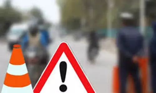Barabanki: दो अलग-अलग सड़क हादसों में वृद्धा और रिटायर्ड फौजी की मौत, तीन घायल Barabanki: दो अलग-अलग सड़क हादसों में वृद्धा और रिटायर्ड फौजी की मौत, तीन घायल