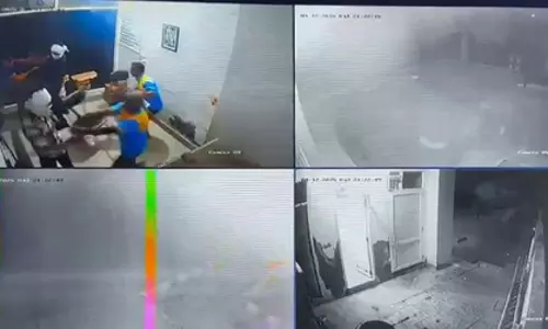 पेट्रोल पंप पर कर्मचारी की गोली मारकर हत्या, दो लोग घायल, वारदात सीसीटीवी में कैद पेट्रोल पंप पर कर्मचारी की गोली मारकर हत्या, दो लोग घायल, वारदात सीसीटीवी में कैद