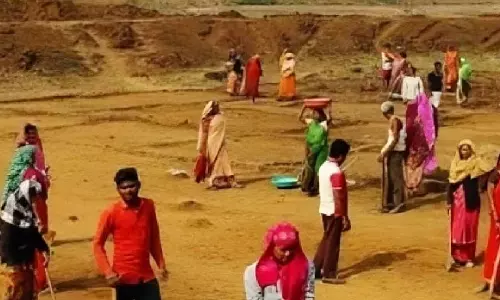 एमसीबी : अपर आयुक्त मनरेगा ने की ग्राम लाई के स्वच्छाग्राहियों के कार्य की सराहना एमसीबी : अपर आयुक्त मनरेगा ने की ग्राम लाई के स्वच्छाग्राहियों के कार्य की सराहना