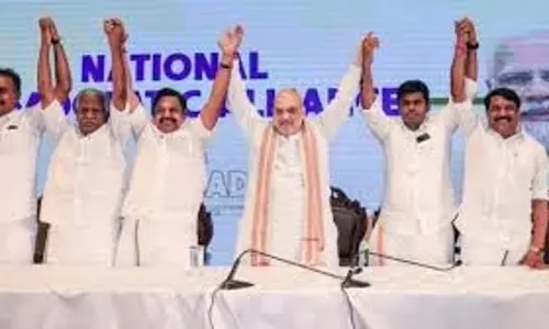 सीमन ने एआईएडीएमके और भाजपा की वैचारिक समानताओं पर की आलोचना सीमन ने एआईएडीएमके और भाजपा की वैचारिक समानताओं पर की आलोचना