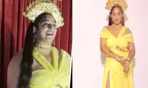 मुंबई में रेड कार्पेट पर छाईं रैपर राजा कुमारी, देखें VIDEO मुंबई में रेड कार्पेट पर छाईं रैपर राजा कुमारी, देखें VIDEO