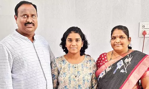 Kurnool : कैंसर से पीड़ित होने के बावजूद, उन्होंने अपने सपने को नहीं छोड़ा Kurnool : कैंसर से पीड़ित होने के बावजूद, उन्होंने अपने सपने को नहीं छोड़ा