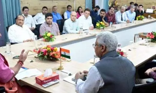 LG ने GMC के प्रमुखों के साथ बातचीत की LG ने GMC के प्रमुखों के साथ बातचीत की